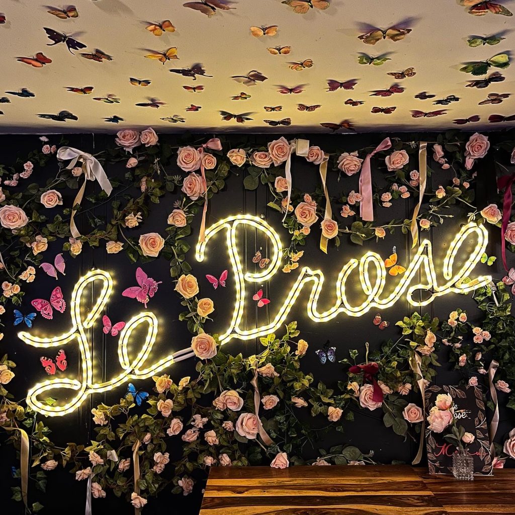 Le prose avec fleurs à la grande motte